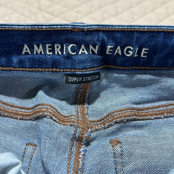 American Eagle High Rise Super Stretch Jeans Size 4L Unfinished Hem Distressed - Picture 4 of 9